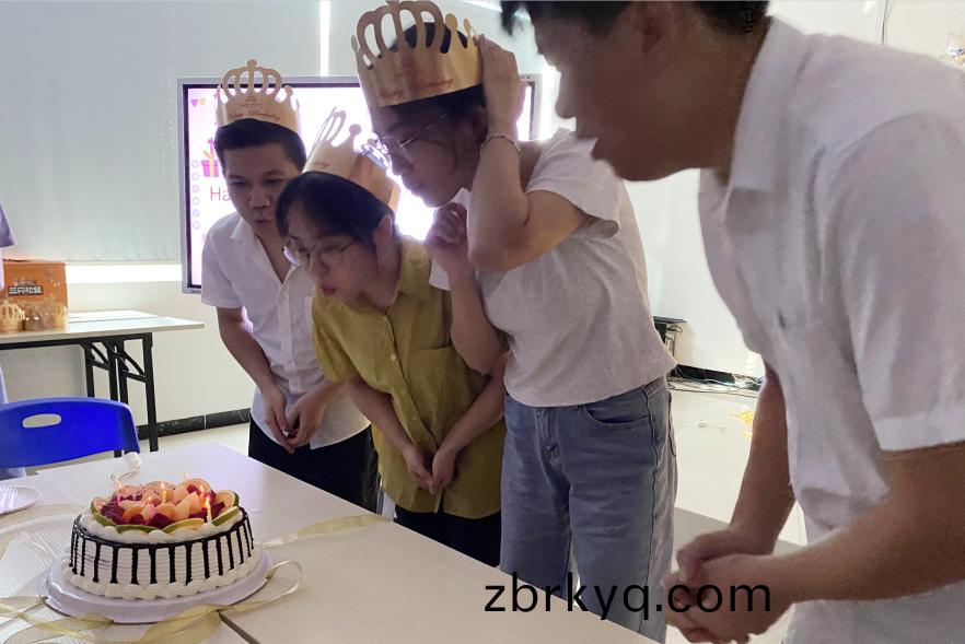 廣(guang)東(dong)科建(jian)儀(yi)器(qi)9月(yue)份(fen)員工(gong)生日會(hui)