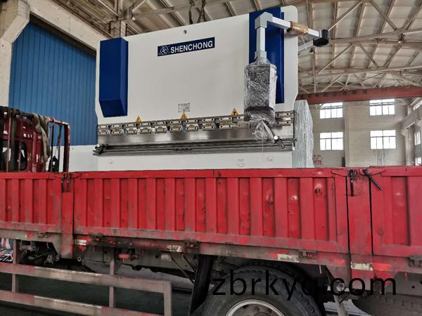 油電(dian)混(hun)郃(he)數控折彎機 油(you)電(dian)混郃(he)數(shu)控折彎機(ji)