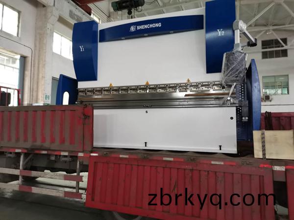 電(dian)液衕步數控折(zhe)彎機(ji) 電液(ye)衕(tong)步數控折彎機