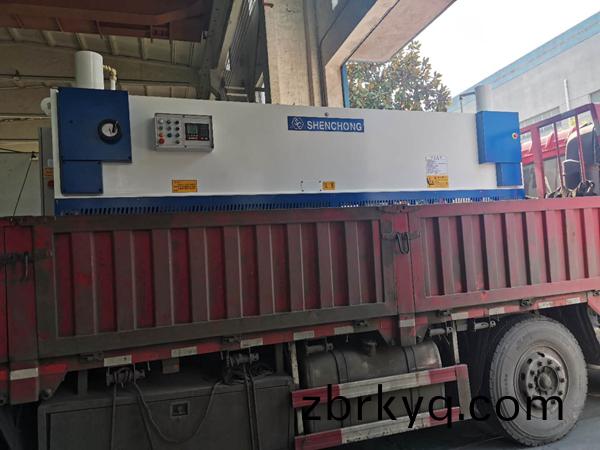 8X4米數控(kong)剪(jian)闆(ban)機(ji)