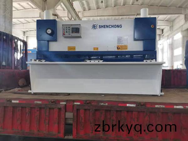 30X2500高(gao)精度(du)剪闆機