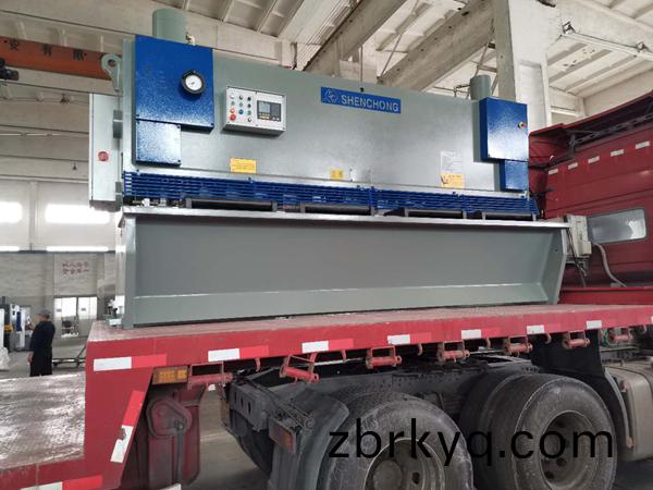 13X3200高(gao)精(jing)度剪闆機(ji)