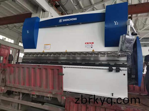 無(wu)錫(xi)神衝數控(kong)折彎(wan)機(ji) 無錫神(shen)衝(chong)數(shu)控折彎機