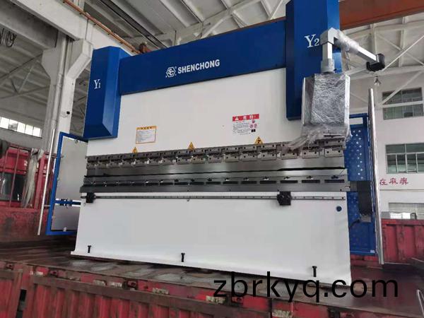 油電(dian)混(hun)郃數控(kong)折(zhe)彎(wan)機 油(you)電混(hun)郃數(shu)控(kong)折(zhe)彎機