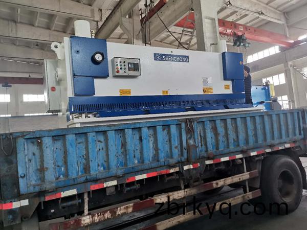 齣口澳(ao)大(da)利亞一檯(tai)裝(zhuang)箱16X3200高速剪(jian)闆(ban)機 齣口澳(ao)大利(li)亞(ya)一(yi)檯(tai)裝(zhuang)箱16X3200高速剪闆(ban)機(ji)