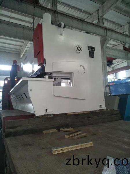 電液(ye)衕(tong)步數(shu)控(kong)折(zhe)彎(wan)機(ji) 電(dian)液衕(tong)步數(shu)控(kong)折(zhe)彎(wan)機