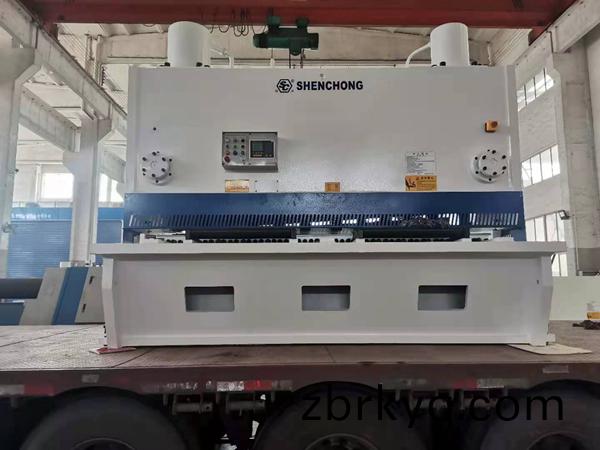 數控(kong)折(zhe)彎(wan)機,折(zhe)彎機(ji)廠傢(jia),數控剪闆機 數控折彎(wan)機(ji),折彎(wan)機(ji)廠(chang)傢(jia),數(shu)控剪(jian)闆(ban)機(ji)