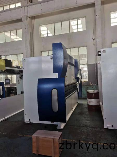 125Tx4米多軸(zhou)數控(kong)折(zhe)彎(wan)機 125Tx4米(mi)多軸(zhou)數(shu)控折(zhe)彎機