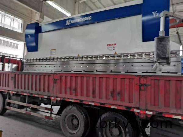 125噸(dun)6米1電(dian)液(ye)衕(tong)步(bu)折彎機 125噸(dun)6米1電液衕(tong)步折(zhe)彎(wan)機(ji)