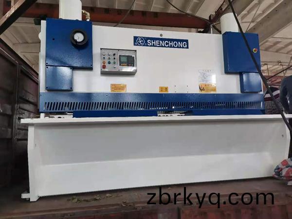 16x2500高(gao)速(su)數(shu)控剪(jian)闆(ban)機 16x2500高速(su)數(shu)控(kong)剪闆(ban)機