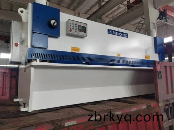 8x4米(mi)數(shu)控剪(jian)闆機 8x4米數(shu)控剪闆(ban)機(ji)