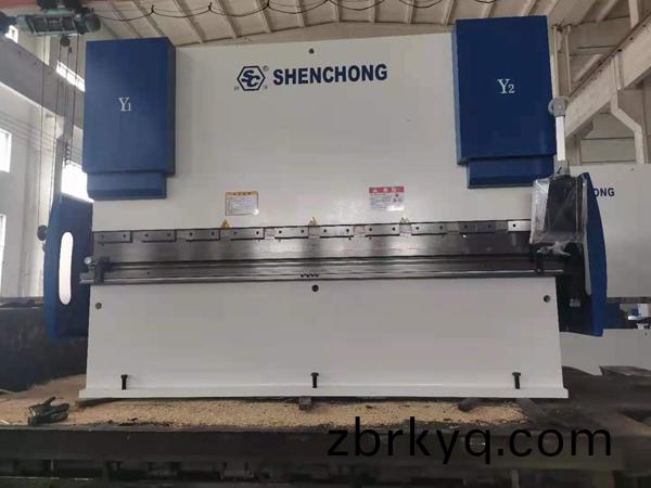 320噸4米數(shu)控折(zhe)彎(wan)機(ji) 320噸(dun)4米數控折彎機