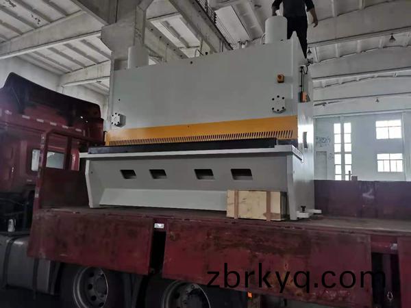 高(gao)速數(shu)控(kong)剪(jian)闆(ban)機(ji)