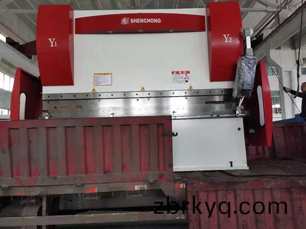 200Tx3200電(dian)液衕(tong)步(bu)數控(kong)折(zhe)彎(wan)機(ji) 200Tx3200電液(ye)衕(tong)步(bu)數(shu)控折(zhe)彎(wan)機