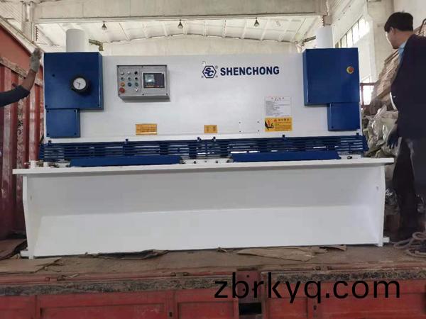 8×2500高速(su)數(shu)控剪(jian)闆(ban)機