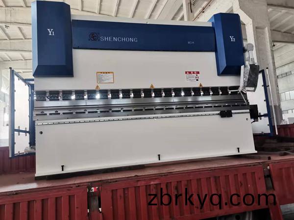 130Tx4米(mi)電(dian)液衕(tong)步折彎機(ji)