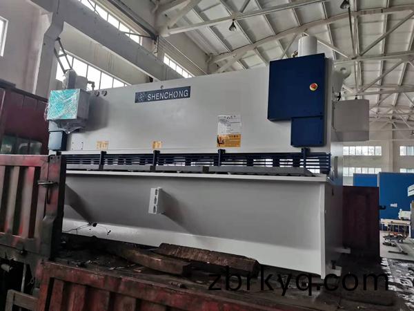 前(qian)送(song)料(liao)剪闆(ban)機