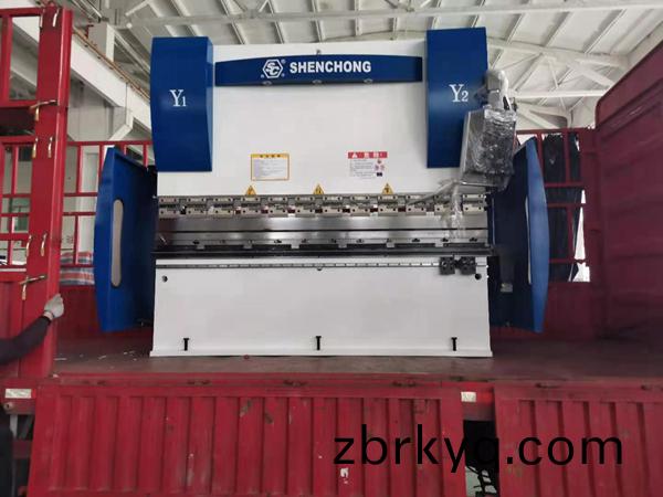 80TX2500油電混郃(he)數(shu)控折彎(wan)機