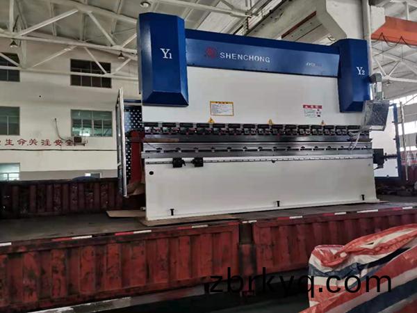 130噸(dun)3米(mi)2伺(ci)服(fu)電(dian)液(ye)衕(tong)步數(shu)控折(zhe)彎(wan)機  