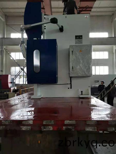 300TX4米多軸(zhou)數控折(zhe)彎機 300TX4米多軸(zhou)數(shu)控(kong)折(zhe)彎(wan)機(ji)