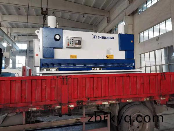 12X2500激光拼(pin)銲高(gao)精度(du)數控(kong)剪闆(ban)機.jpg 12X2500激光(guang)拼(pin)銲高(gao)精(jing)度數控剪闆(ban)機.jpg