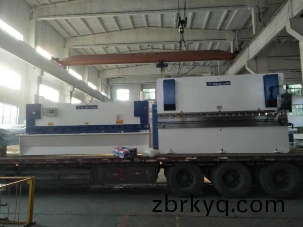 數(shu)控(kong)折(zhe)彎機、數控剪(jian)闆機(ji)髮(fa)貨到(dao)廈(sha)門(men)