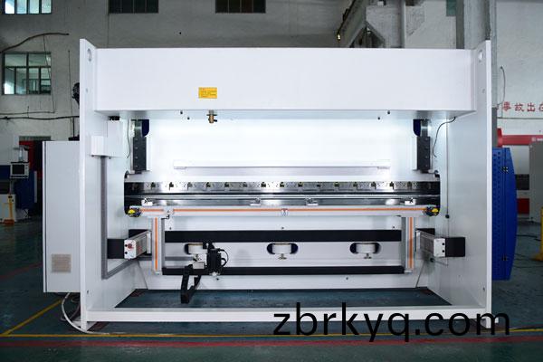 4+3軸數控(kong)折(zhe)彎(wan)機(ji)后視圖(tu)