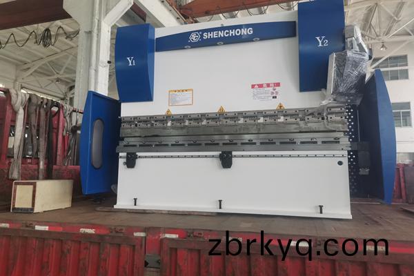 髮(fa)到無錫機(ji)械設備廠100噸3.2米(mi)電(dian)腦(nao)S630 4+1軸(zhou)數(shu)控(kong)折彎(wan)機(ji) 髮到無錫機械設(she)備(bei)廠100噸3.2米電(dian)腦S630 4+1軸(zhou)數(shu)控折(zhe)彎機