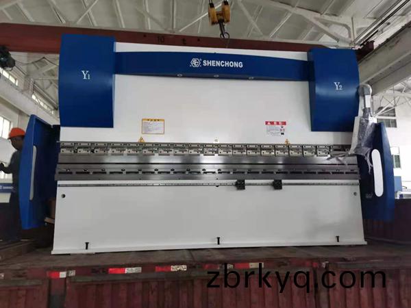 125噸(dun)4米(mi)高精(jing)度數(shu)控折(zhe)彎(wan)機 125噸(dun)4米高精度(du)數(shu)控折彎機