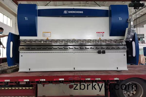 兩檯(tai)油(you)電混(hun)郃(he)數(shu)控折彎機(ji)分(fen)彆昰(shi)160噸4米(mi)、125噸3米(mi)2