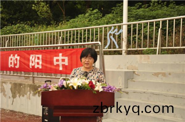 董(dong)事(shi)長(zhang)楊(yang)英女士(shi)講話 董(dong)事長楊(yang)英女士講(jiang)話(hua)