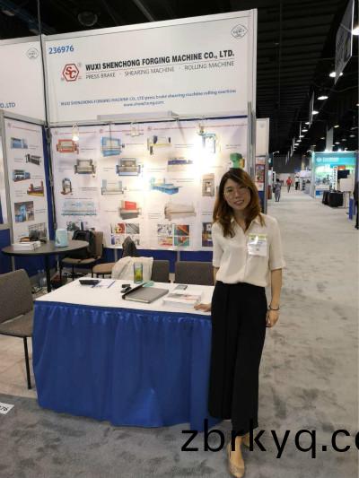 工(gong)作人(ren)員(yuan)在芝加哥展.jpg 工(gong)作(zuo)人(ren)員在(zai)芝(zhi)加(jia)哥展.jpg