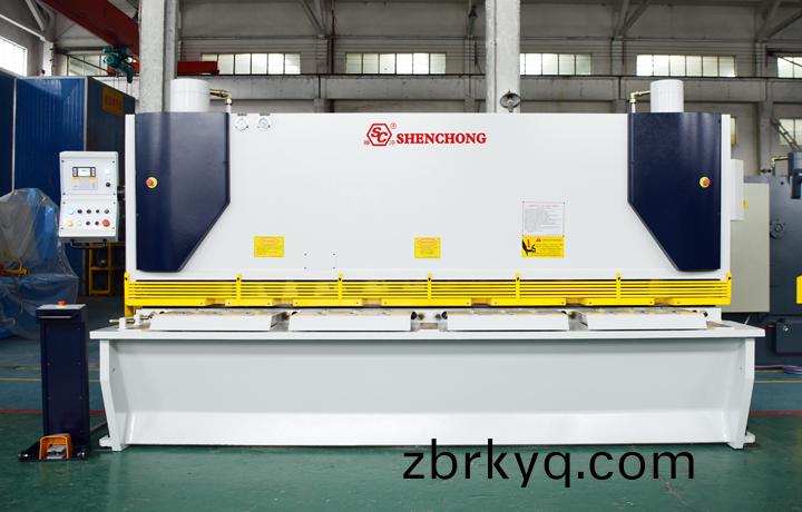 高(gao)精(jing)度(du)數控剪闆(ban)機齣口(kou)悳(de)國(guo).jpg 高精(jing)度(du)數(shu)控剪(jian)闆機(ji)齣(chu)口悳(de)國.jpg