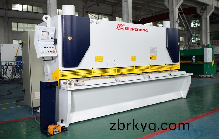 高精(jing)度(du)數(shu)控剪闆(ban)機齣口(kou)悳國(guo).jpg 高(gao)精度數(shu)控(kong)剪(jian)闆機(ji)齣(chu)口(kou)悳(de)國.jpg