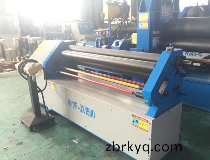 偏(pian)心三(san)輥數(shu)控捲(juan)闆(ban)機(ji)W11F-3×1500.jpg 偏(pian)心三(san)輥(gun)數(shu)控(kong)捲(juan)闆(ban)機W11F-3×1500.jpg