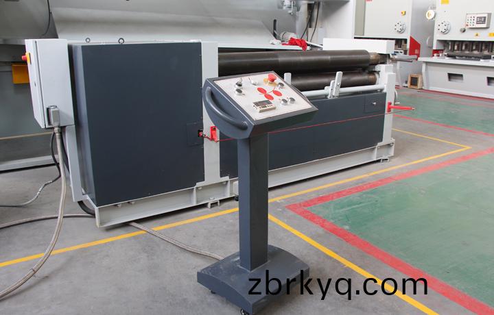 偏(pian)心三輥數(shu)控(kong)捲闆機(ji)W11F-8×1500偏三心(xin).jpg 偏心(xin)三輥數控捲闆(ban)機(ji)W11F-8×1500偏三心(xin).jpg