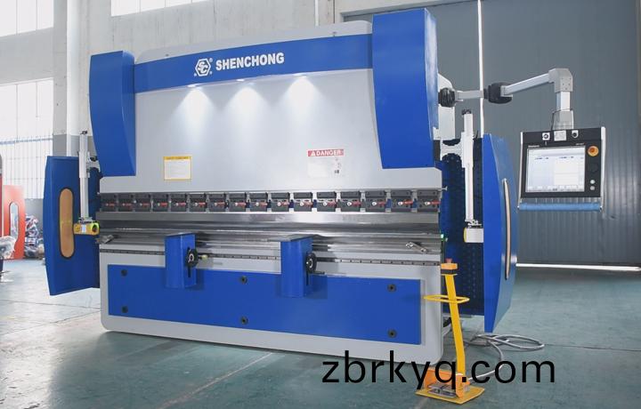 100噸(dun)3.2米(mi)數(shu)控(kong)折(zhe)彎機係(xi)列(lie)齣口(kou)日(ri)本