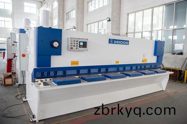 簡(jian)易數控剪(jian)闆機(ji)側視(shi)圖(tu)