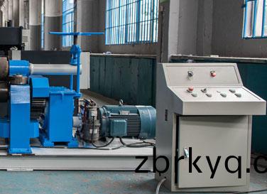 機械對(dui)稱(cheng)式三(san)輥捲闆(ban)機(ji)電氣控(kong)製(zhi)係統(tong)