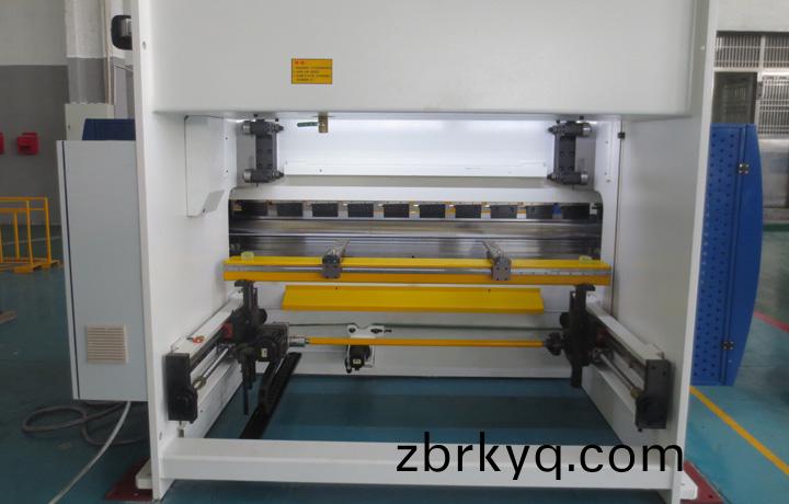 80噸(dun)2.5米數(shu)控(kong)折(zhe)彎(wan)機(ji)係列(lie)