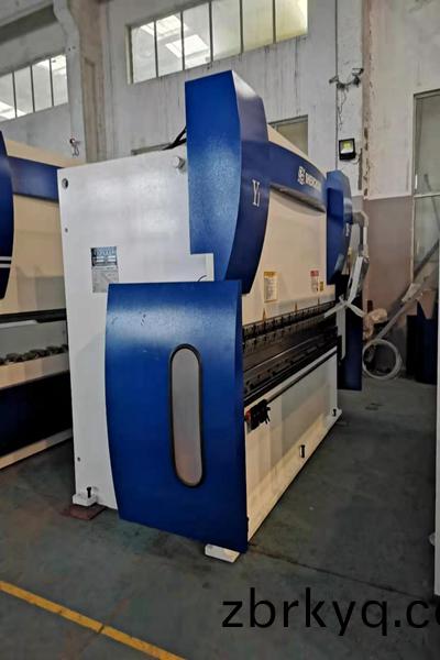 油(you)電混郃(he)數(shu)控(kong)折(zhe)彎(wan)機