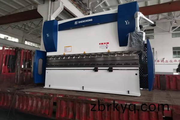 數控折(zhe)彎(wan)機