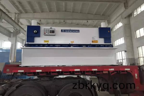 高精(jing)度剪闆機(ji)