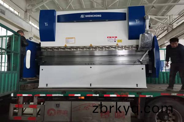 高精度(du)數(shu)控折(zhe)彎機