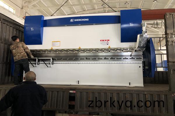 電液衕步數(shu)控折(zhe)彎機