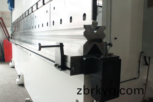 數控(kong)折(zhe)彎機(ji)