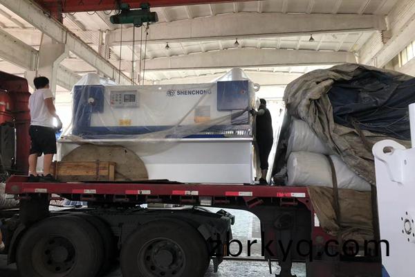 數控(kong)剪(jian)闆(ban)機