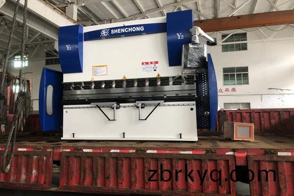 電液(ye)衕步數(shu)控折(zhe)彎機(ji)