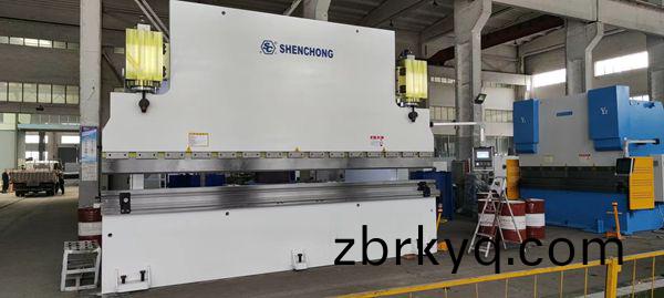 大型數(shu)控折(zhe)彎機