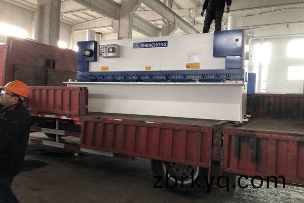 高(gao)精(jing)度剪(jian)闆(ban)機(ji)